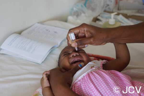 バヌアツでのポリオワクチン接種