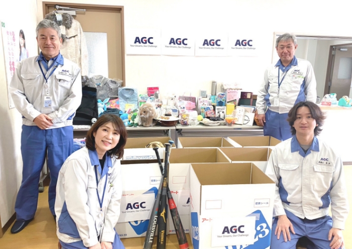 AGC株式会社関西工場様より衣類、ぬいぐるみ、雑貨をご寄付いただきました♪